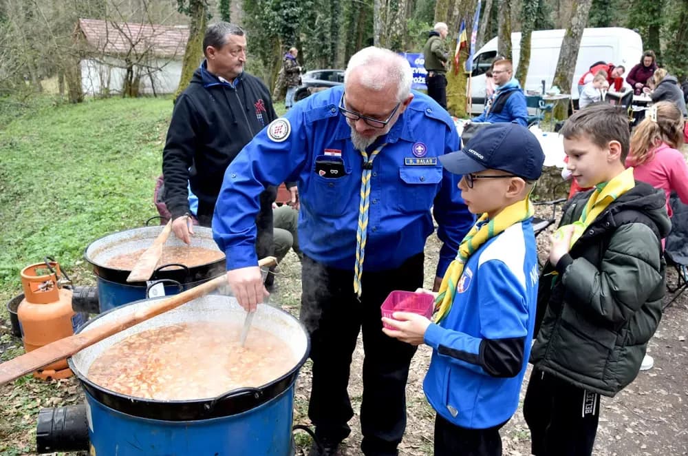 IZVIĐAČKI POZDRAV PROLJEĆU: Više od 120 izviđača preplavilo Papuk uz miris graha i pjesmu