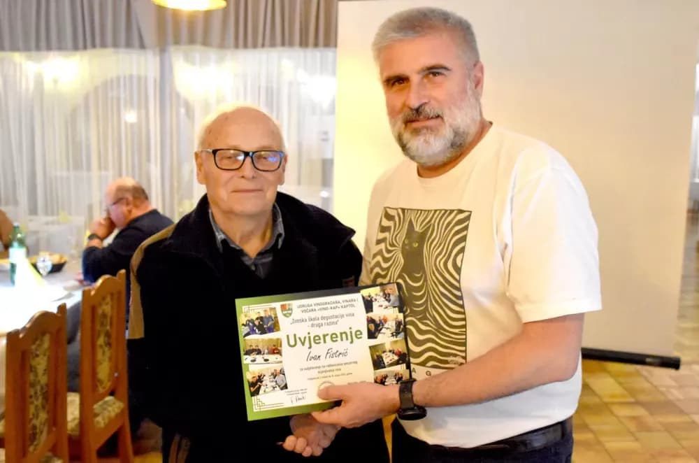 KAPTOLAČKI VINARI USPJEŠNO ZAVRŠILI ZIMSKU ŠKOLU: Kroz čašu prošlo 68 uzoraka, slijedi put u BiH
