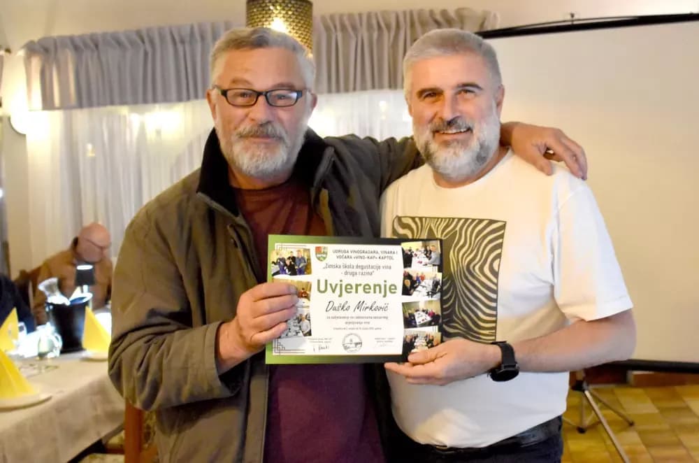 KAPTOLAČKI VINARI USPJEŠNO ZAVRŠILI ZIMSKU ŠKOLU: Kroz čašu prošlo 68 uzoraka, slijedi put u BiH