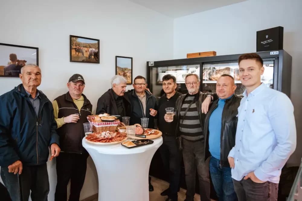 Poljo-Davor proširio ponudu u Požegi: Svježe meso i domaće prerađevine bliže građanima