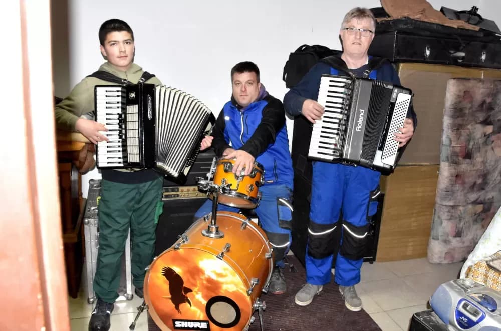 Šest generacija Obitelj Milojević iz Eminovaca drvetu daje dušu, a pjesmi trajanje