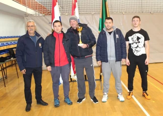 MEMORIJALNI STOLNOTENISKI TURNIR “ROBERT SESAR“: Prvo mjesto i pehar osvojio STK Brestovac