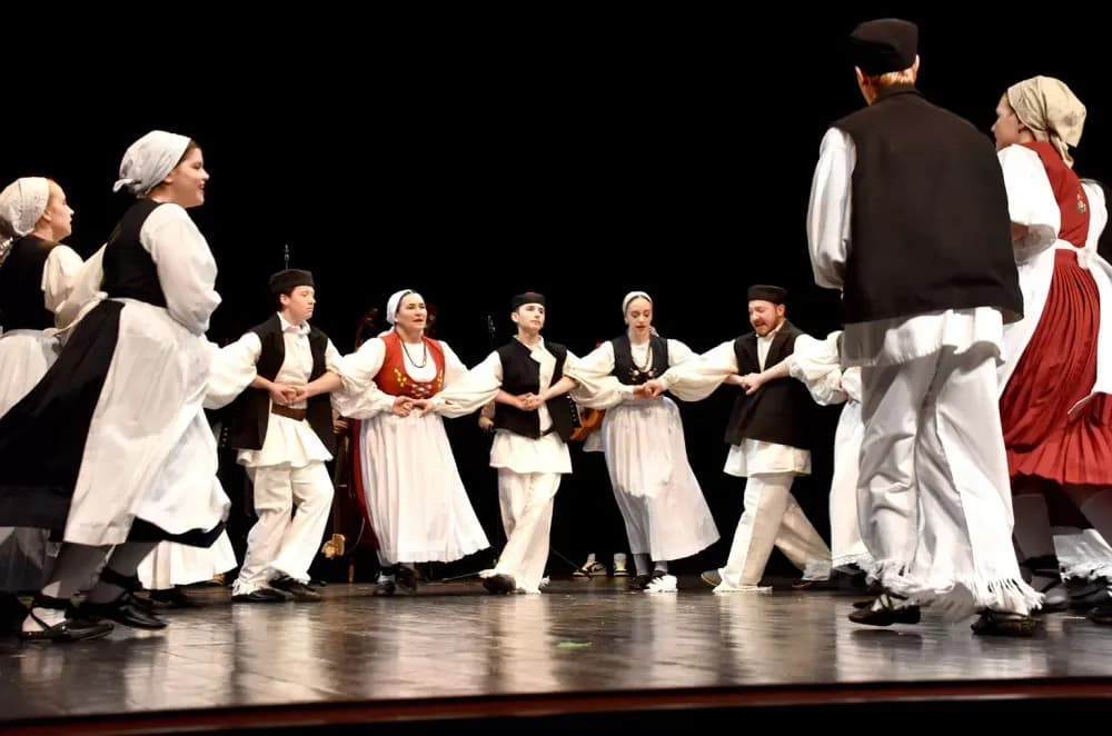 „Oj, Požego, u tebi je lipo“: Večer folklora i prijateljstva u požeškom kazalištu