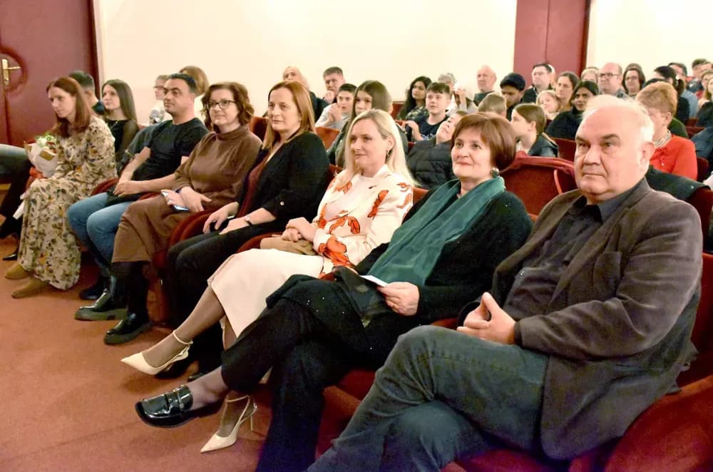 „Oj, Požego, u tebi je lipo“: Večer folklora i prijateljstva u požeškom kazalištu