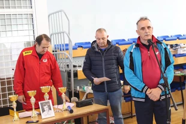 MEMORIJALNI STOLNOTENISKI TURNIR “ROBERT SESAR“: Prvo mjesto i pehar osvojio STK Brestovac
