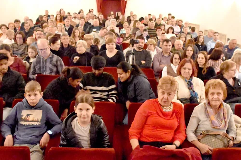 „Oj, Požego, u tebi je lipo“: Večer folklora i prijateljstva u požeškom kazalištu
