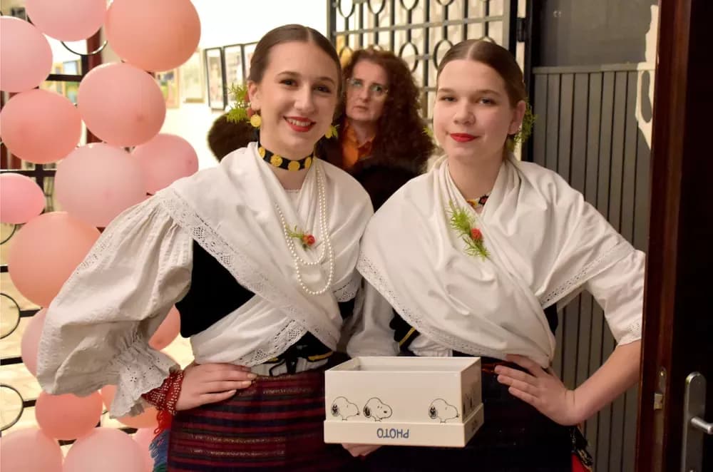 „Oj, Požego, u tebi je lipo“: Večer folklora i prijateljstva u požeškom kazalištu