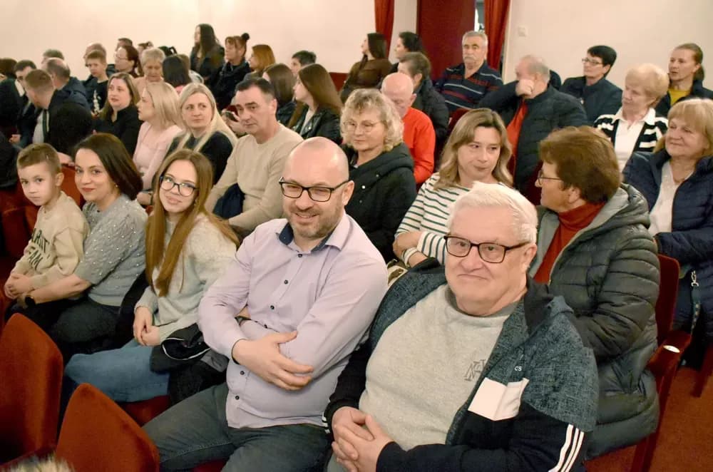„Oj, Požego, u tebi je lipo“: Večer folklora i prijateljstva u požeškom kazalištu