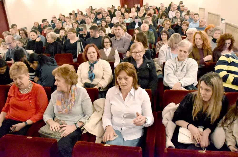 „Oj, Požego, u tebi je lipo“: Večer folklora i prijateljstva u požeškom kazalištu
