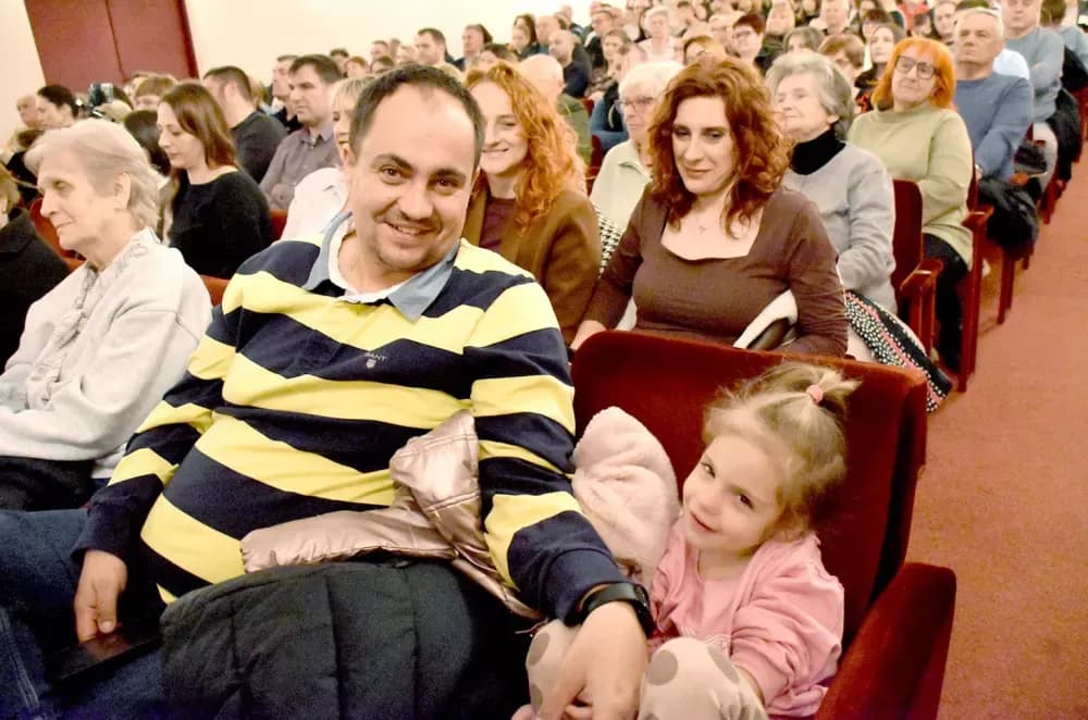 „Oj, Požego, u tebi je lipo“: Večer folklora i prijateljstva u požeškom kazalištu