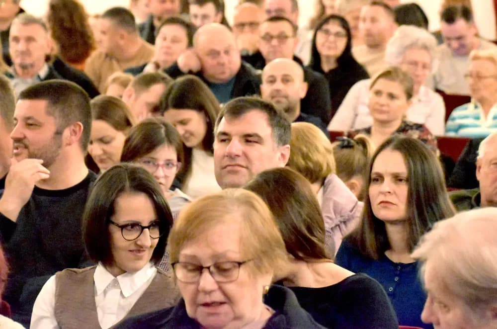 „Oj, Požego, u tebi je lipo“: Večer folklora i prijateljstva u požeškom kazalištu