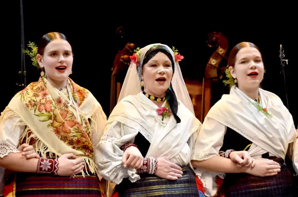 „Oj, Požego, u tebi je lipo“: Večer folklora i prijateljstva u požeškom kazalištu