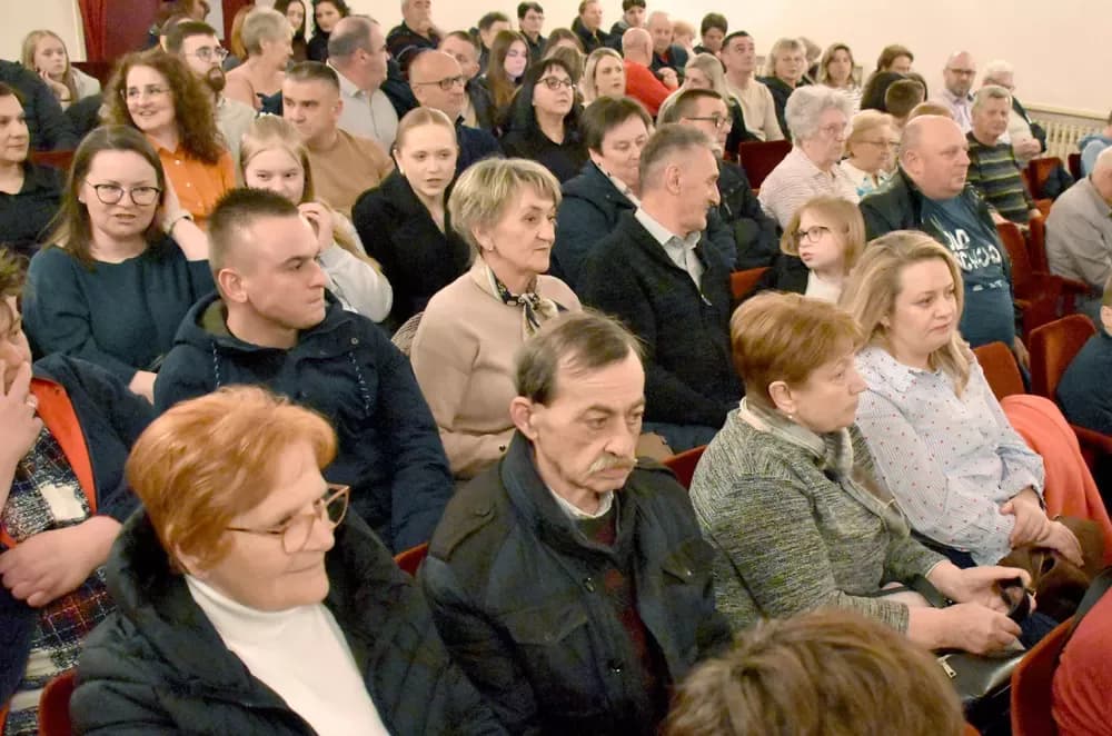 „Oj, Požego, u tebi je lipo“: Večer folklora i prijateljstva u požeškom kazalištu