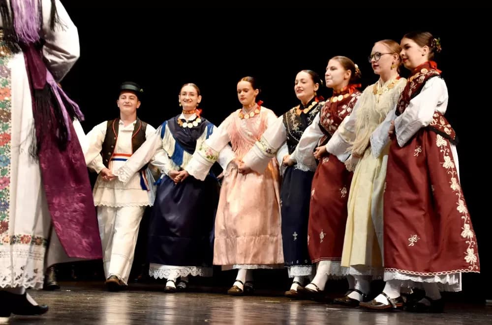 „Oj, Požego, u tebi je lipo“: Večer folklora i prijateljstva u požeškom kazalištu