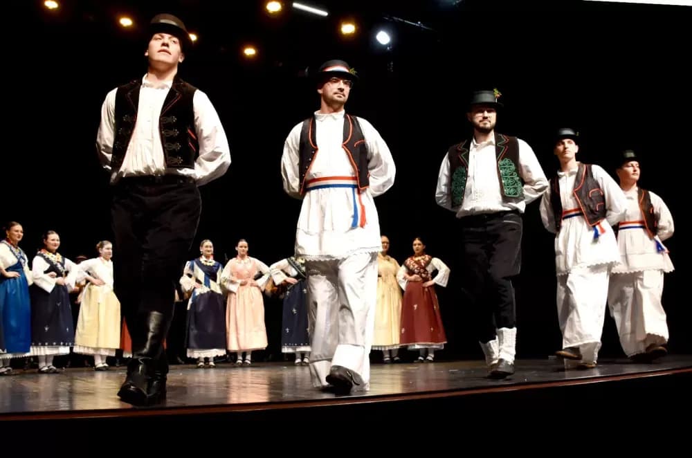 „Oj, Požego, u tebi je lipo“: Večer folklora i prijateljstva u požeškom kazalištu