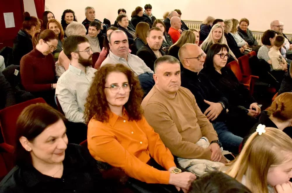„Oj, Požego, u tebi je lipo“: Večer folklora i prijateljstva u požeškom kazalištu