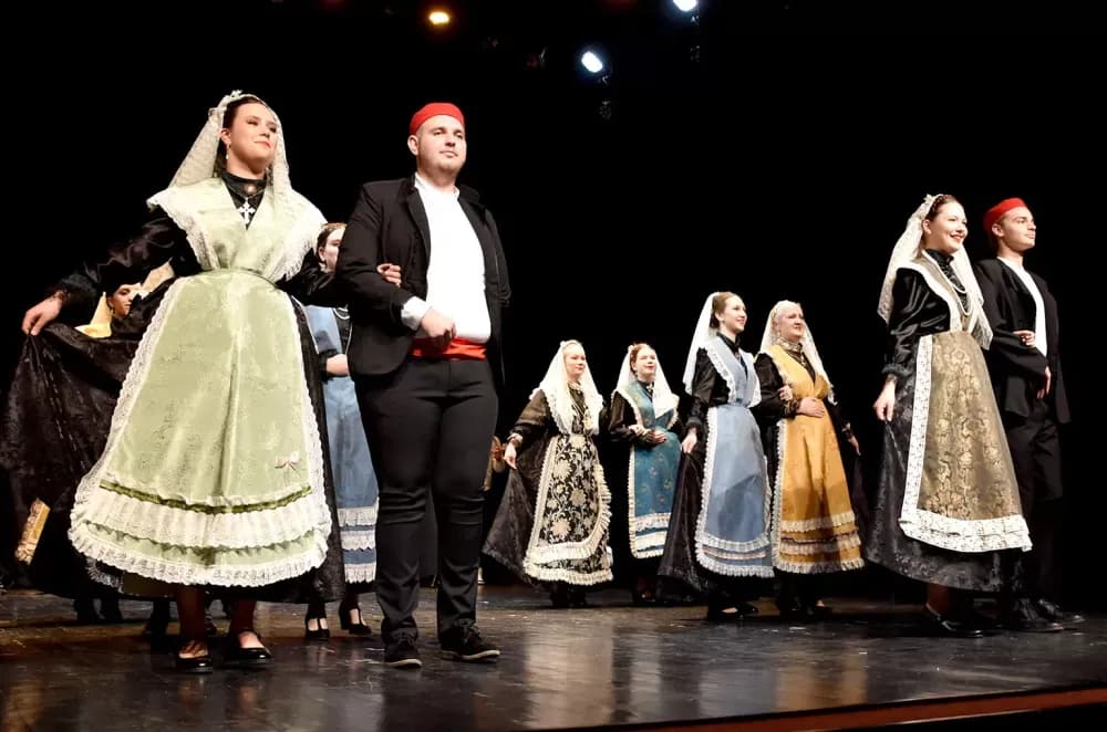 „Oj, Požego, u tebi je lipo“: Večer folklora i prijateljstva u požeškom kazalištu