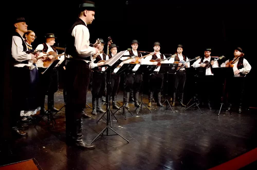 „Oj, Požego, u tebi je lipo“: Večer folklora i prijateljstva u požeškom kazalištu