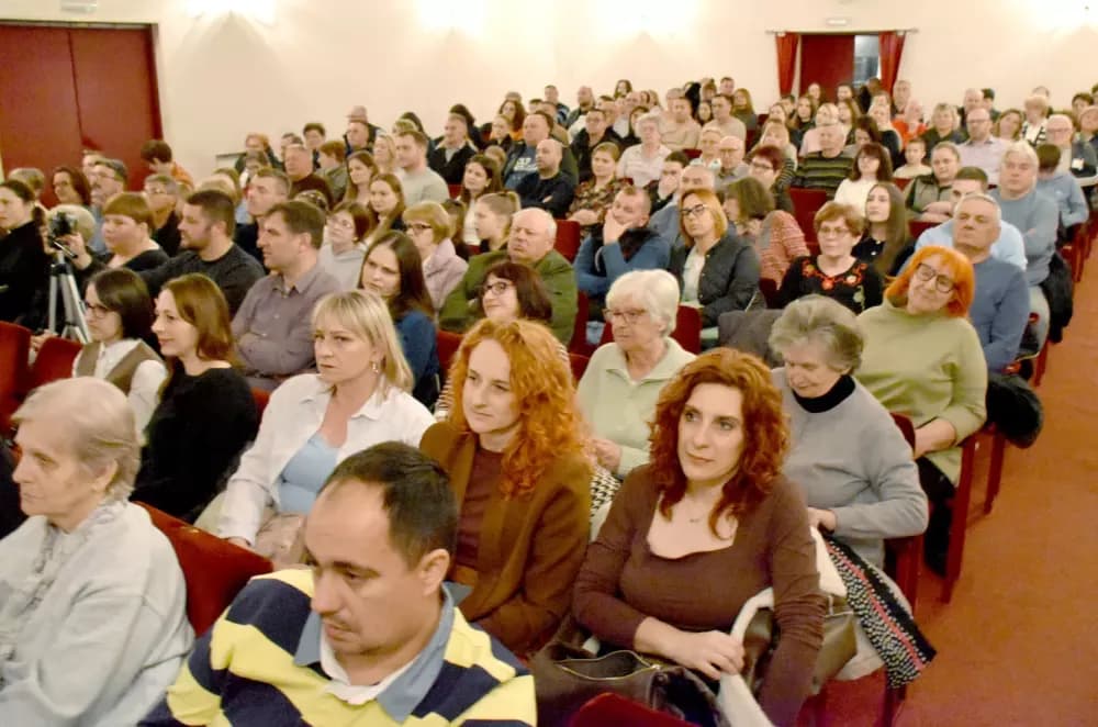 „Oj, Požego, u tebi je lipo“: Večer folklora i prijateljstva u požeškom kazalištu