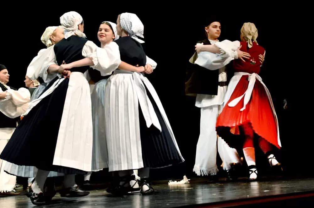 „Oj, Požego, u tebi je lipo“: Večer folklora i prijateljstva u požeškom kazalištu