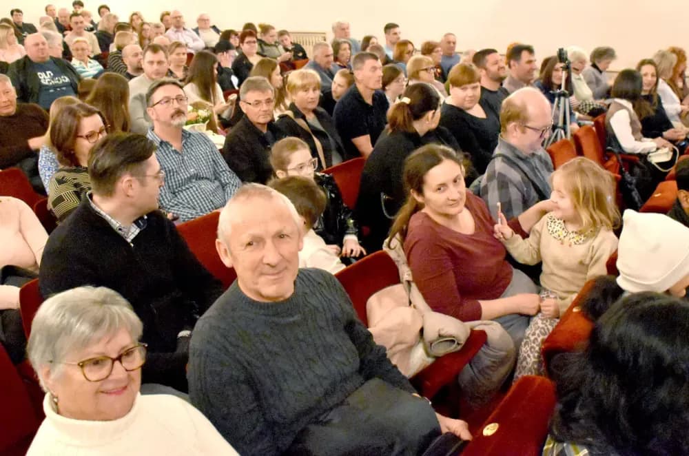 „Oj, Požego, u tebi je lipo“: Večer folklora i prijateljstva u požeškom kazalištu