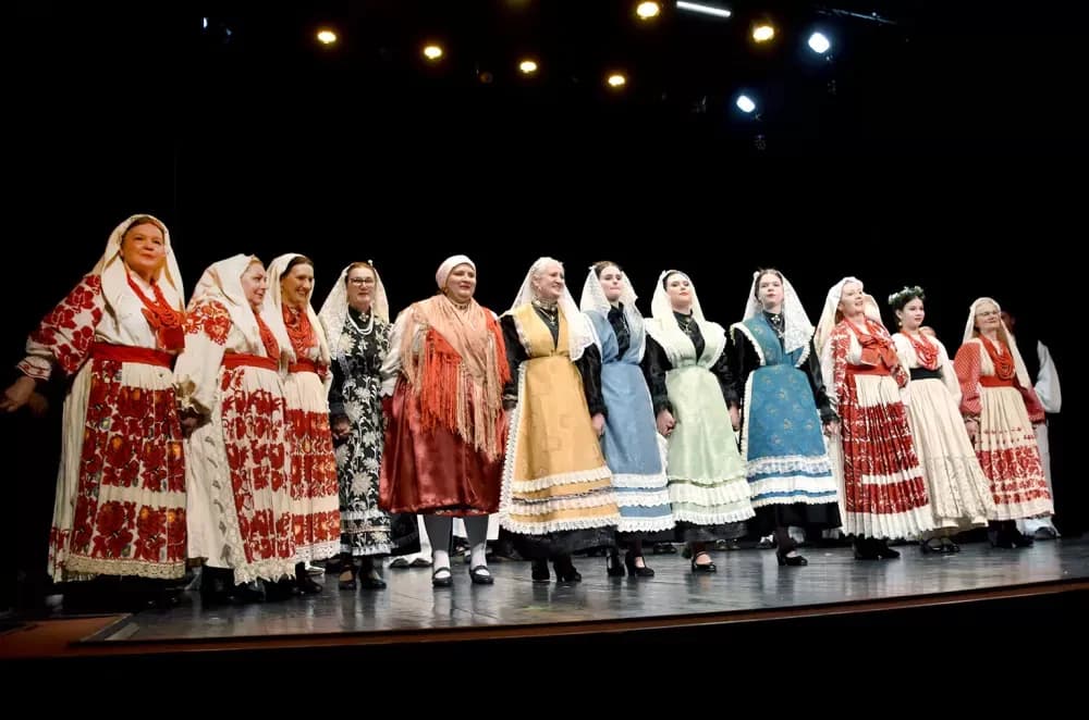 „Oj, Požego, u tebi je lipo“: Večer folklora i prijateljstva u požeškom kazalištu