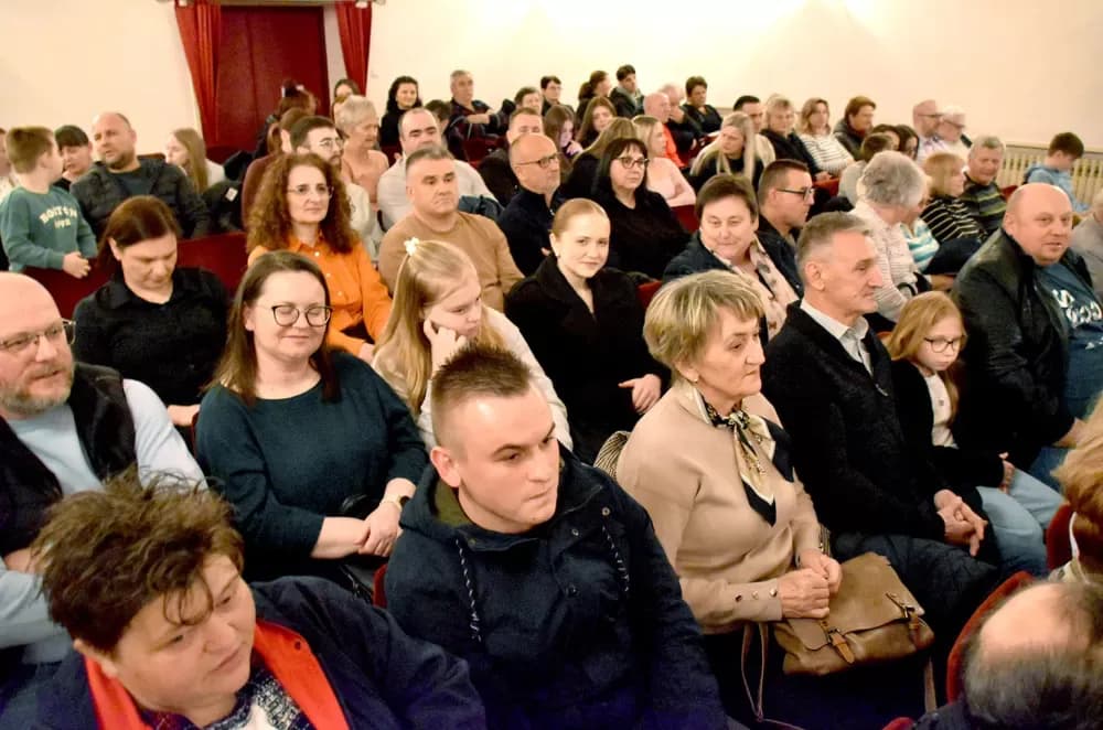 „Oj, Požego, u tebi je lipo“: Večer folklora i prijateljstva u požeškom kazalištu