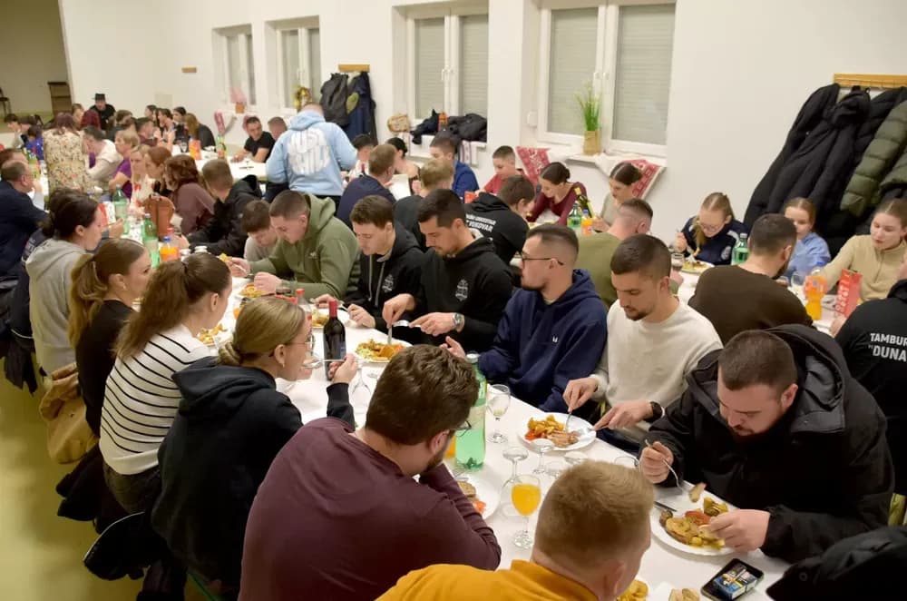 „Oj, Požego, u tebi je lipo“: Večer folklora i prijateljstva u požeškom kazalištu