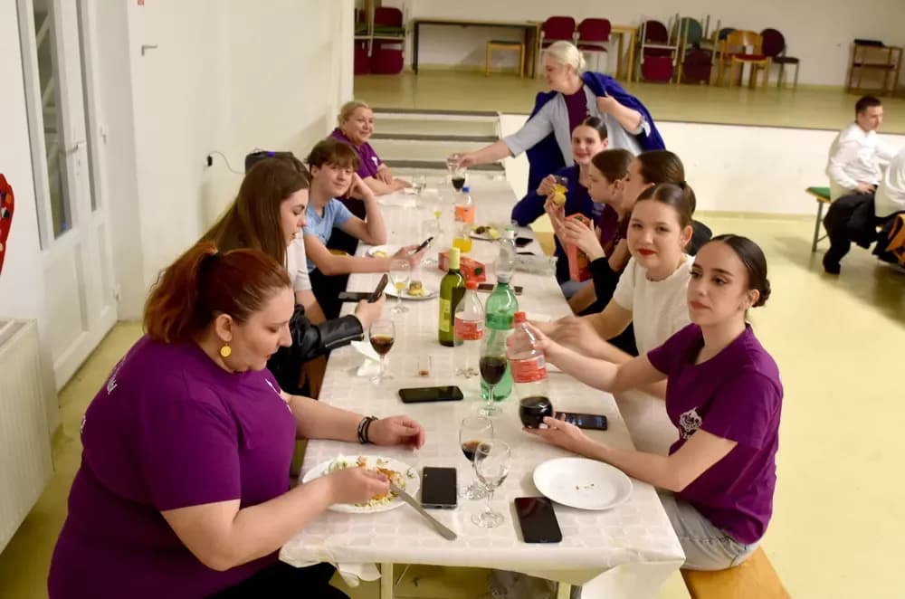 „Oj, Požego, u tebi je lipo“: Večer folklora i prijateljstva u požeškom kazalištu