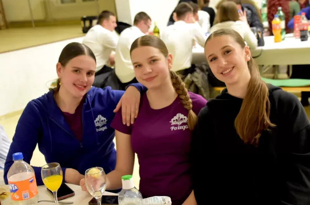 „Oj, Požego, u tebi je lipo“: Večer folklora i prijateljstva u požeškom kazalištu