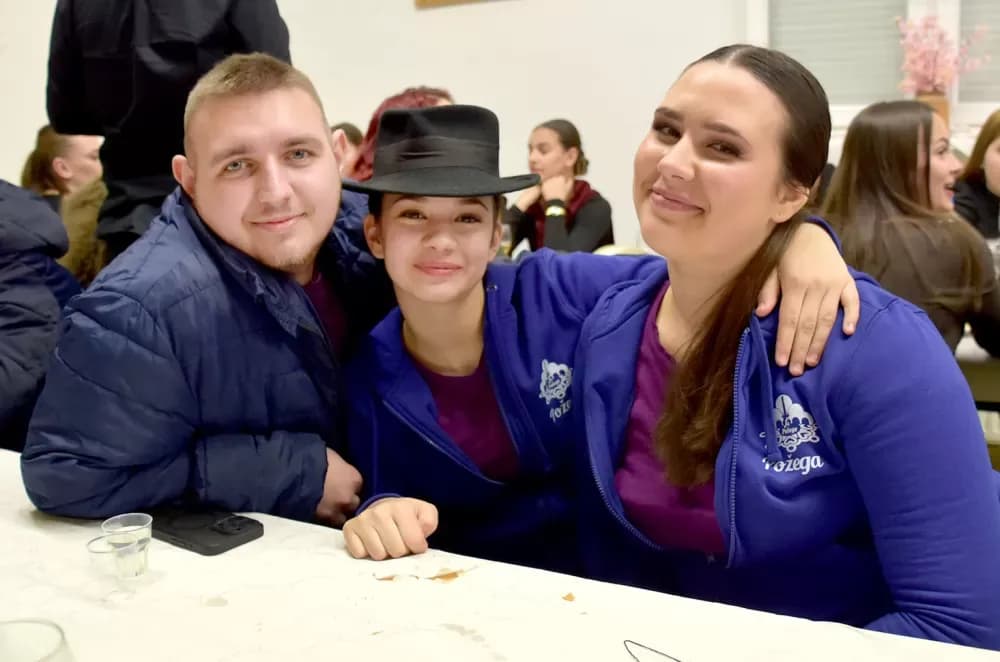 „Oj, Požego, u tebi je lipo“: Večer folklora i prijateljstva u požeškom kazalištu