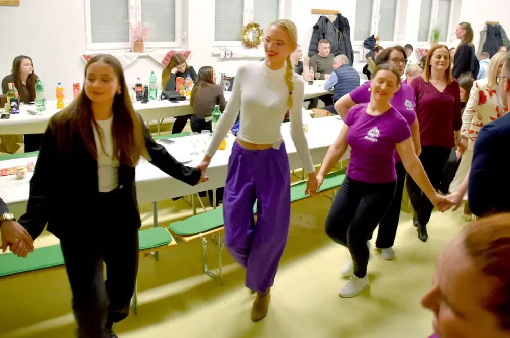 „Oj, Požego, u tebi je lipo“: Večer folklora i prijateljstva u požeškom kazalištu