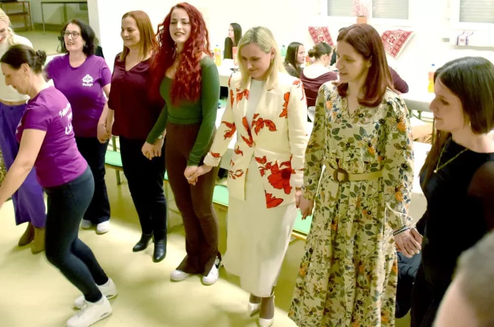 „Oj, Požego, u tebi je lipo“: Večer folklora i prijateljstva u požeškom kazalištu
