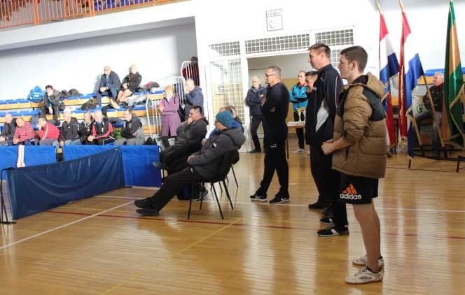 MEMORIJALNI STOLNOTENISKI TURNIR “ROBERT SESAR“: Prvo mjesto i pehar osvojio STK Brestovac