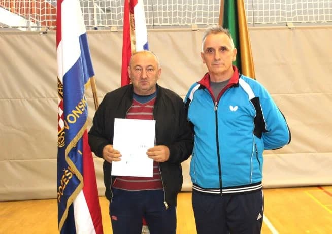 MEMORIJALNI STOLNOTENISKI TURNIR “ROBERT SESAR“: Prvo mjesto i pehar osvojio STK Brestovac