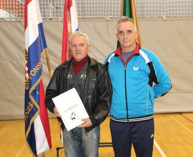 MEMORIJALNI STOLNOTENISKI TURNIR “ROBERT SESAR“: Prvo mjesto i pehar osvojio STK Brestovac