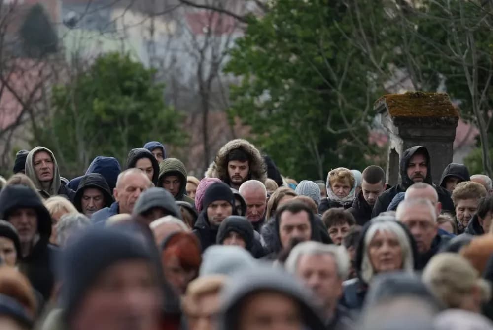 Križni put na požeškoj Kalvariji okupio brojne vjernike na Veliki petak
