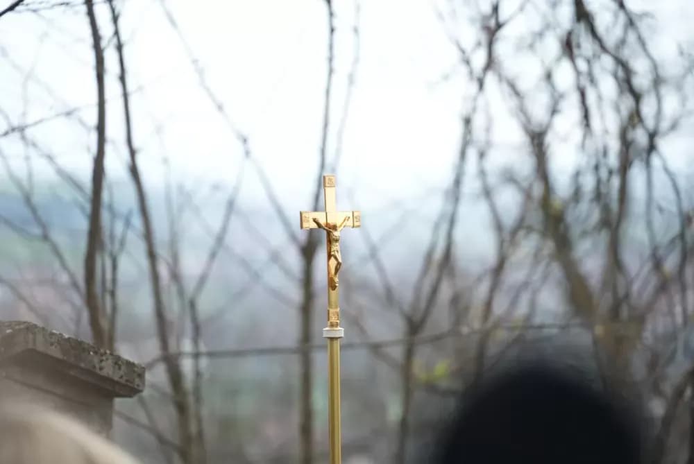 Križni put na požeškoj Kalvariji okupio brojne vjernike na Veliki petak