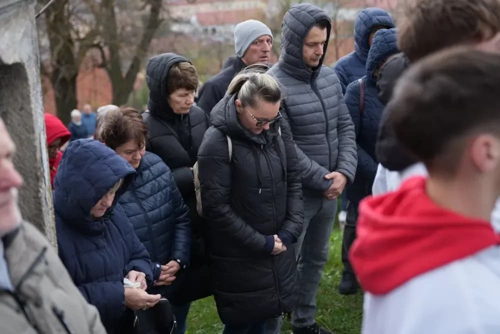 Križni put na požeškoj Kalvariji okupio brojne vjernike na Veliki petak