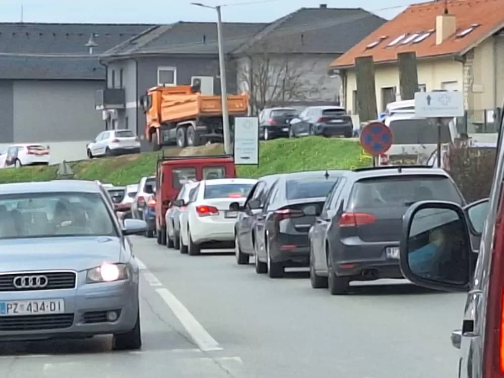 Požeška policija na visini zadatka: Gužve u Požegi pod kontrolom