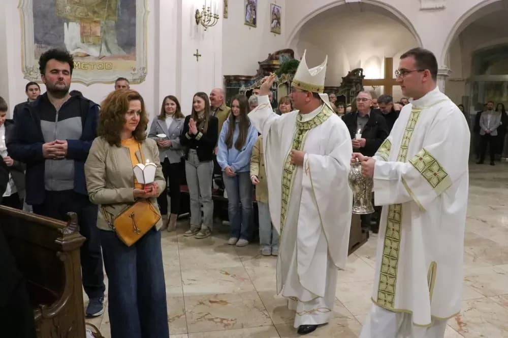 Vazmeno bdijenje u požeškoj Katedrali