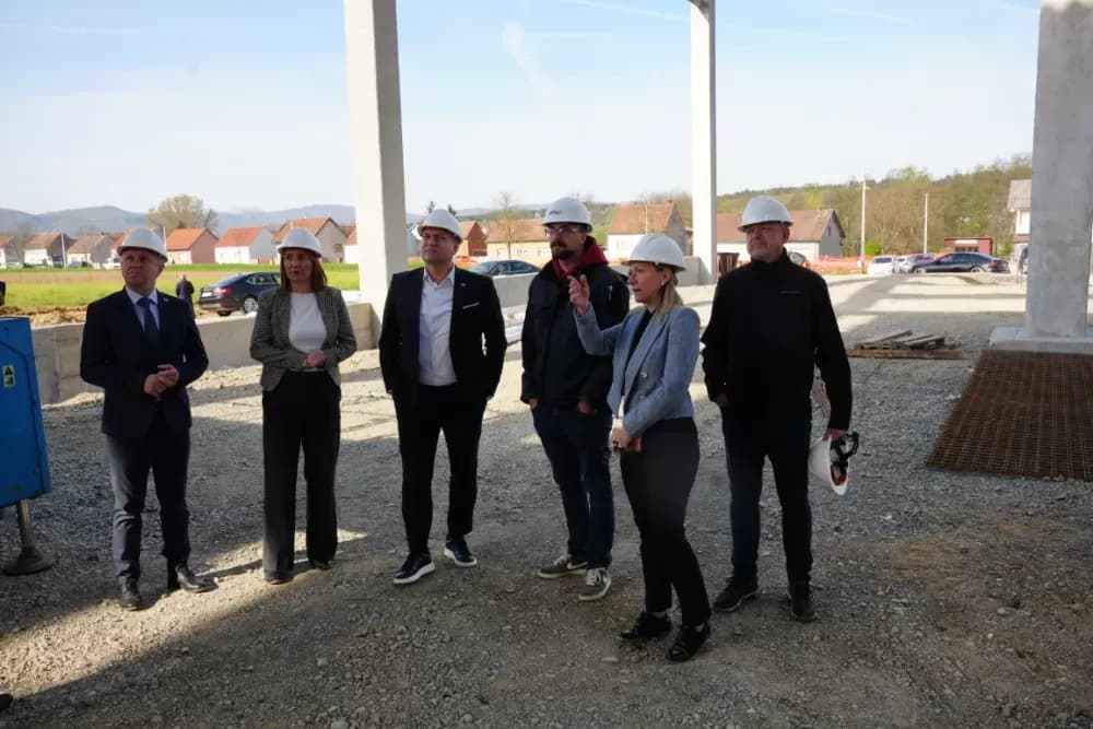 Gradnja Regionalnog distribucijskog centra za voće i povrće u Požegi od 16 milijuna eura napreduje prema planu