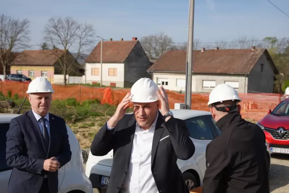 Gradnja Regionalnog distribucijskog centra za voće i povrće u Požegi od 16 milijuna eura napreduje prema planu