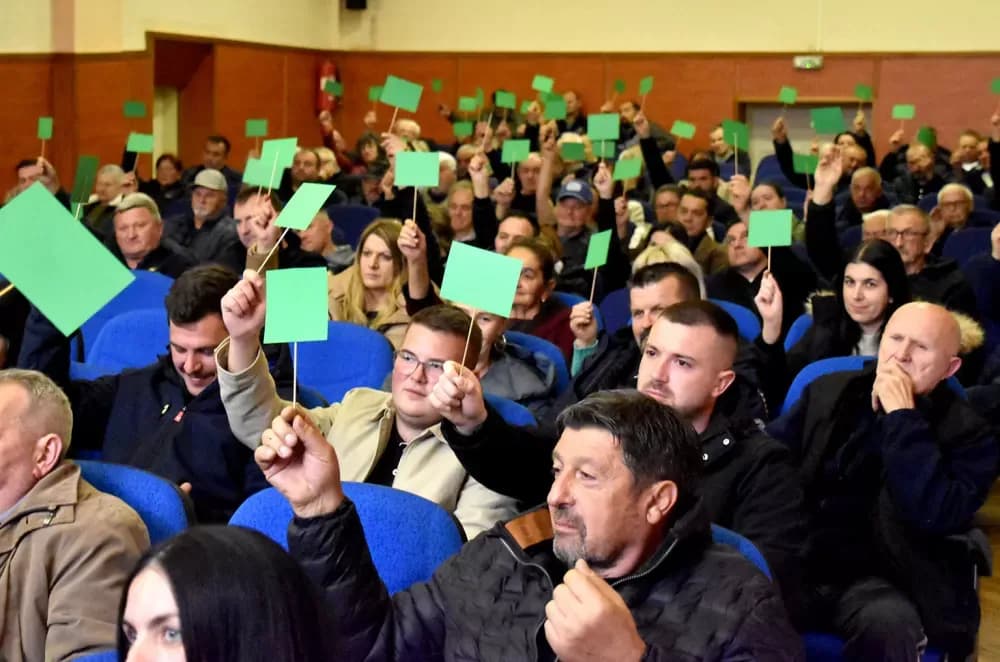 OSNOVANA UDRUGA „EKO KUTJEVO“: Školski primjer građanske inicijative uz prepunu dvoranu i zelene zastavice
