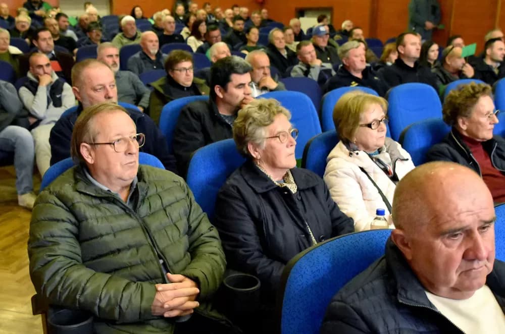 OSNOVANA UDRUGA „EKO KUTJEVO“: Školski primjer građanske inicijative uz prepunu dvoranu i zelene zastavice