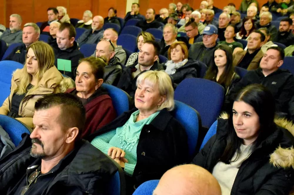 OSNOVANA UDRUGA „EKO KUTJEVO“: Školski primjer građanske inicijative uz prepunu dvoranu i zelene zastavice