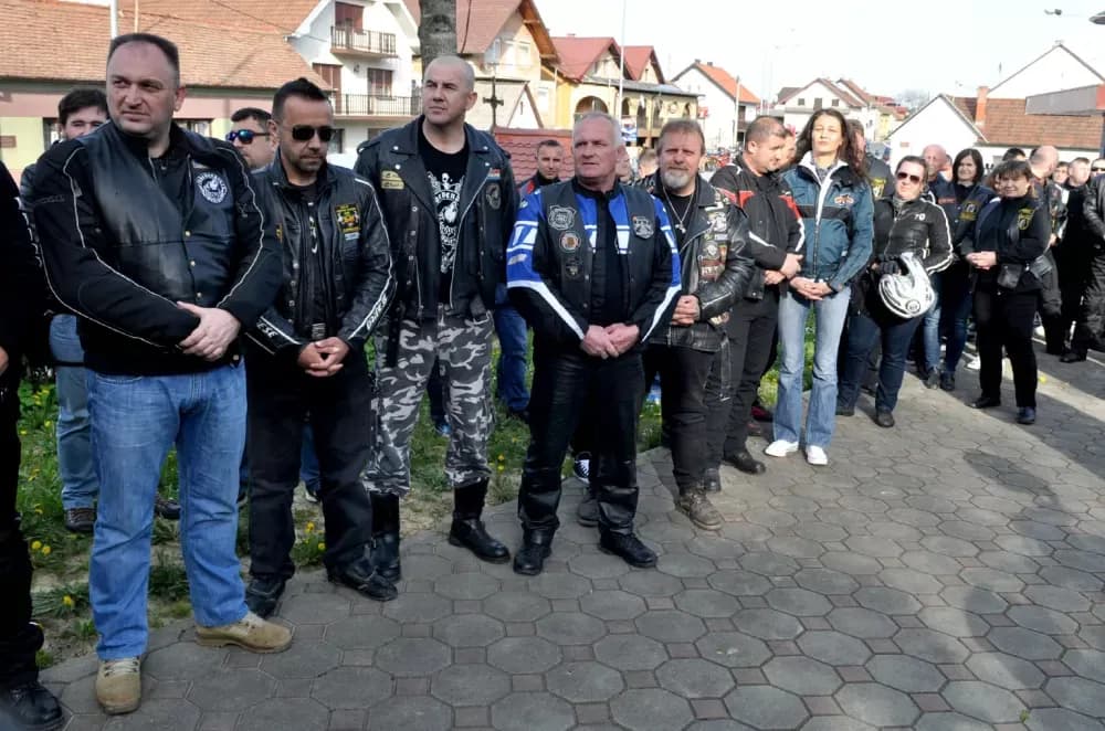 Veliki jubilej požeških bajkera: Moto klub Independente slavi 20 godina rada uz vola na ražnju i rock spektakl