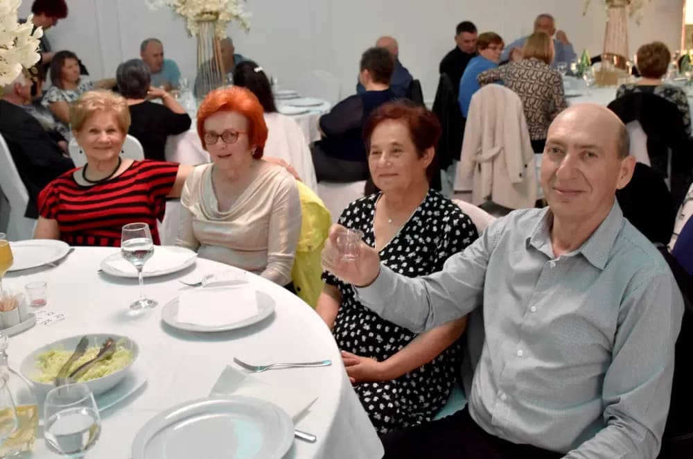 Plesna tradicija se nastavlja: Više od stotinu plesača ispunilo dvoranu Gloria