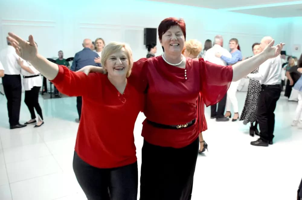 Plesna tradicija se nastavlja: Više od stotinu plesača ispunilo dvoranu Gloria