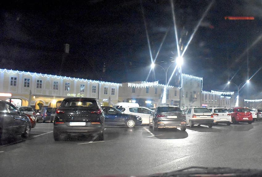 RASVIJETA NA TRGU NAJAVLJUJE BLAGDANE: Nakon Trga slijede drugi dijelovi  grad